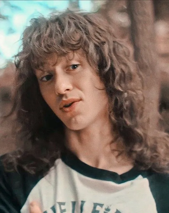 chat with ai character: Eddie Munson 