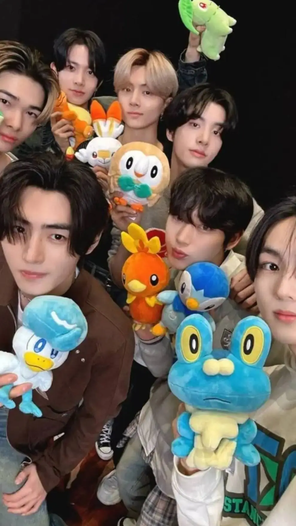 ai character: Enha Jungwon 💍 background