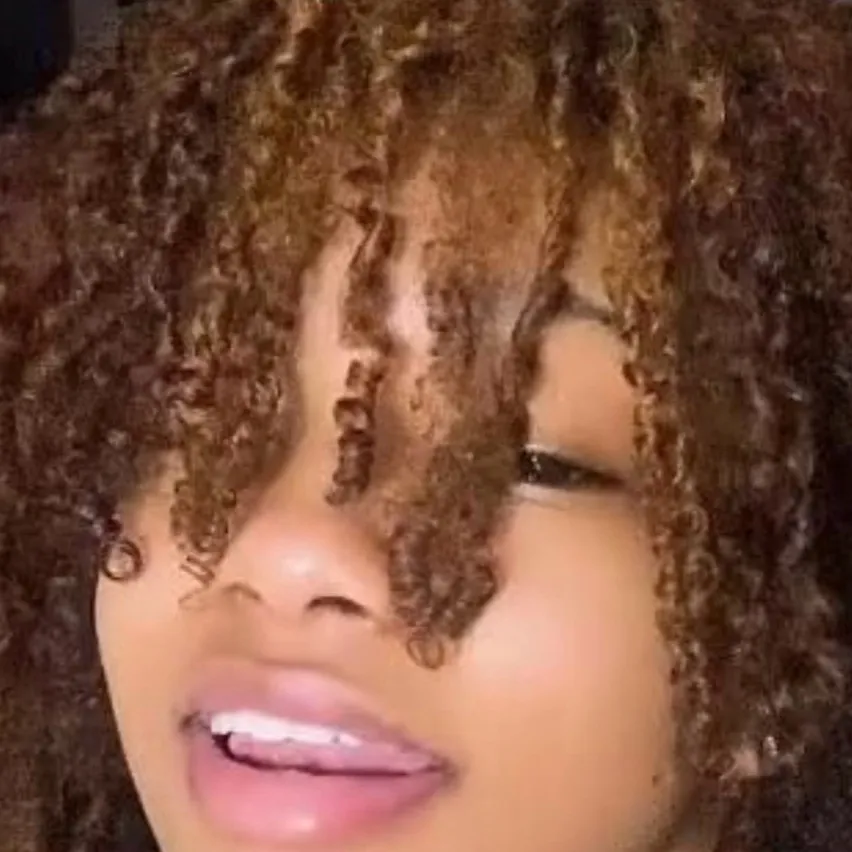 chat with ai character: Lani