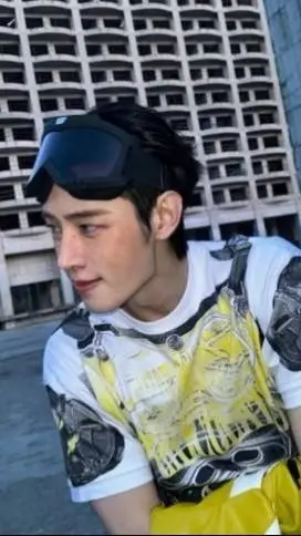 ai character: ☁️Sunghoon 🤍 background