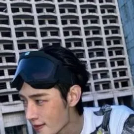 chat with ai character: ☁️Sunghoon 🤍