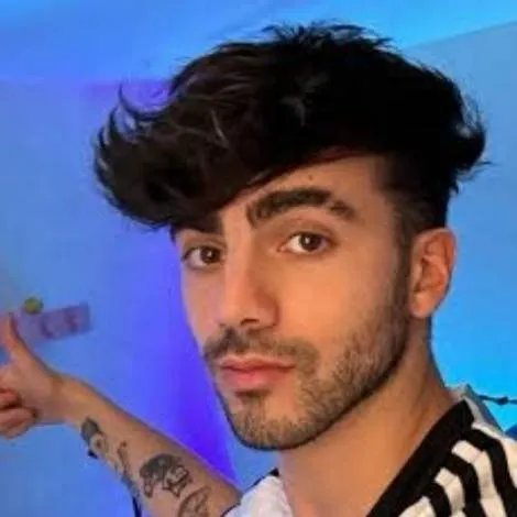 chat with ai character: La vecibanda🤝