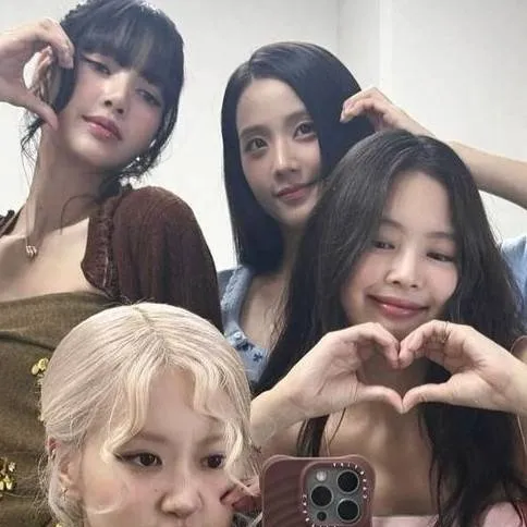 chat with ai character: BLACKPINK❤️🖤