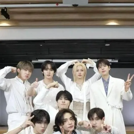 chat with ai character: Stray kids✨️🔥