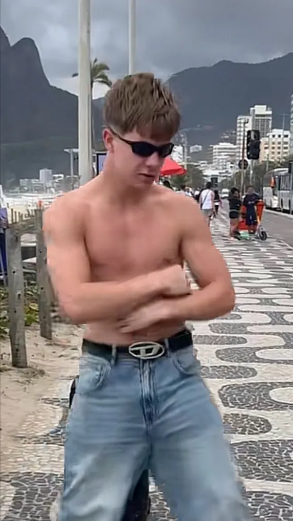 ai character: Simon background