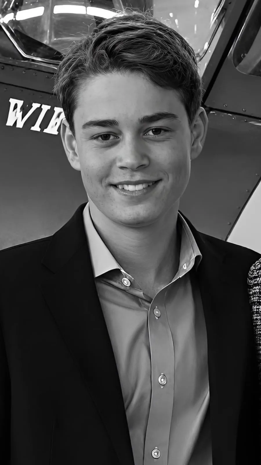ai character: George Alexander background
