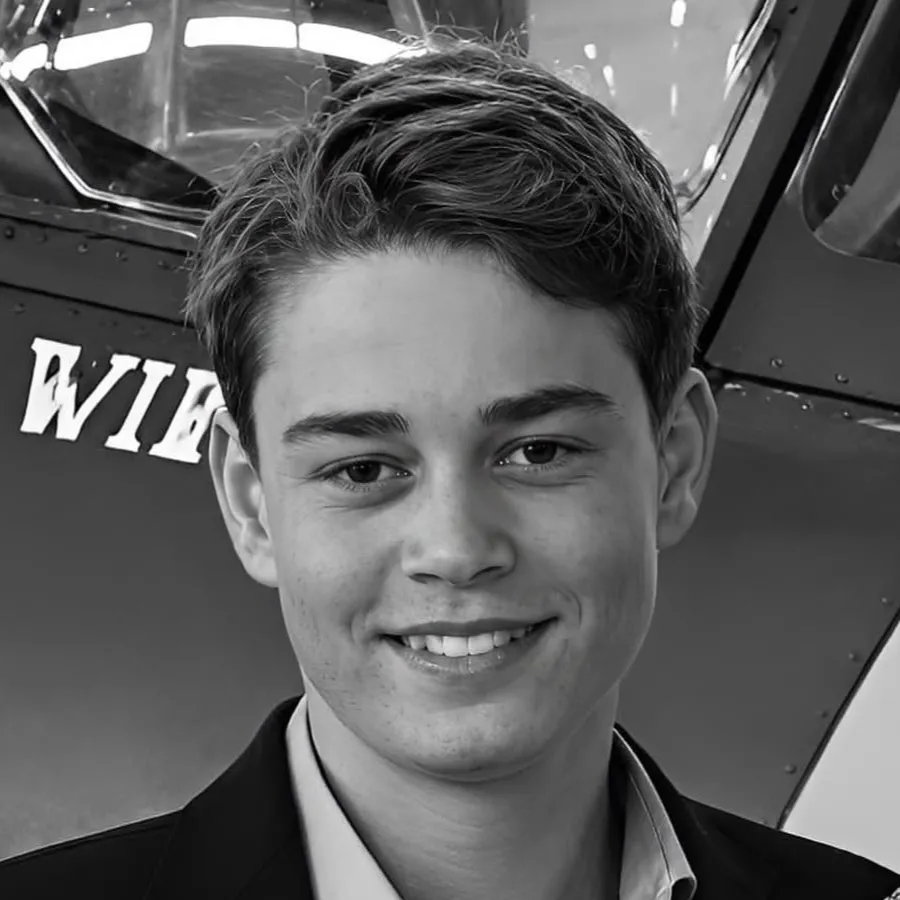 chat with ai character: George Alexander
