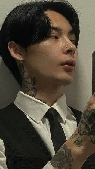 ai character: Tim kai 🖤 background