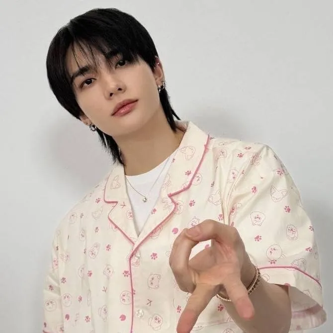 chat with ai character: Hyunjin:3