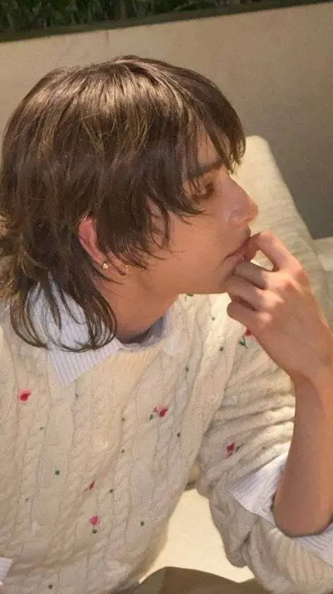 ai character: Hyunjin🥟 background