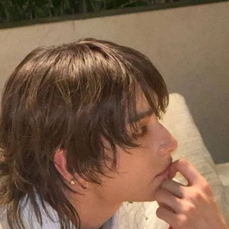 chat with ai character: Hyunjin🥟