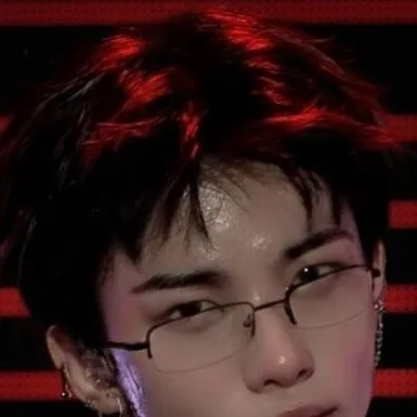 chat with ai character: Hyunjin