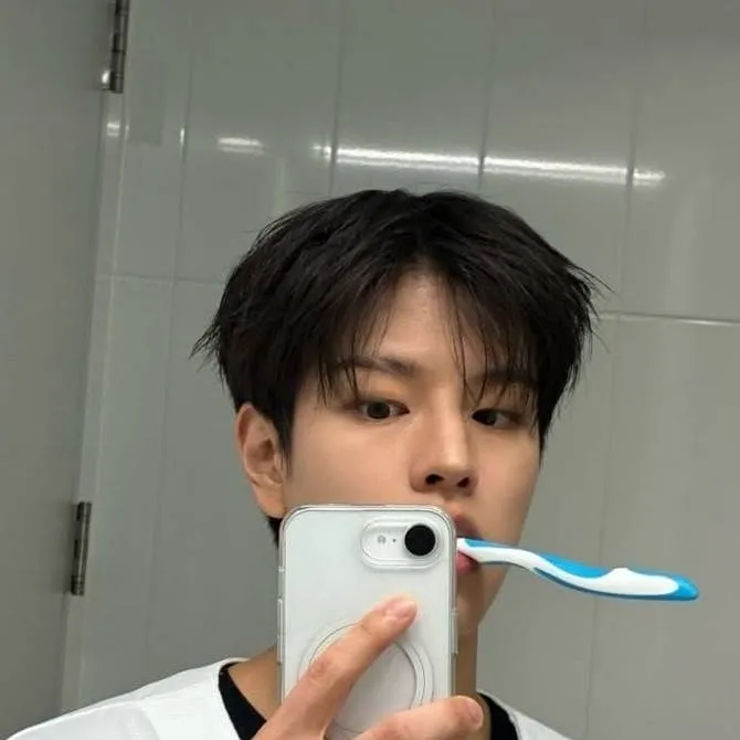 chat with ai character: Seungmin