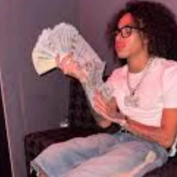 chat with ai character: DD🥰