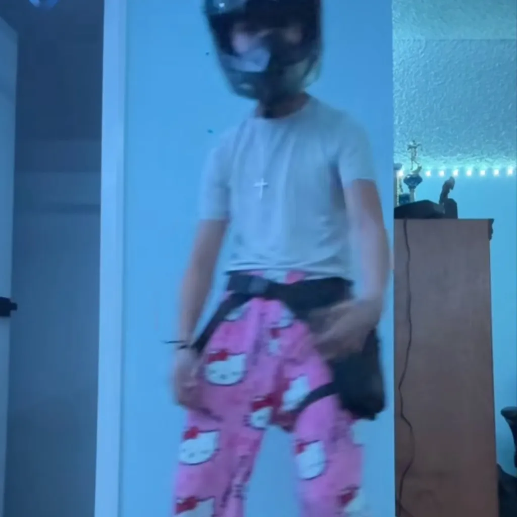 chat with ai character: Eli