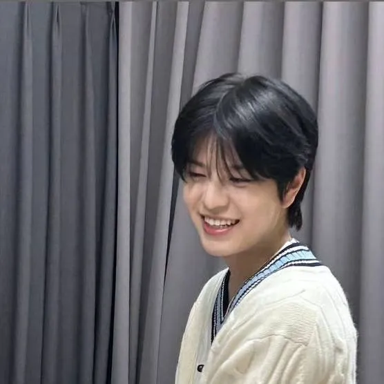 chat with ai character: Kim seungmin