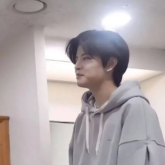 chat with ai character: kim seungmin