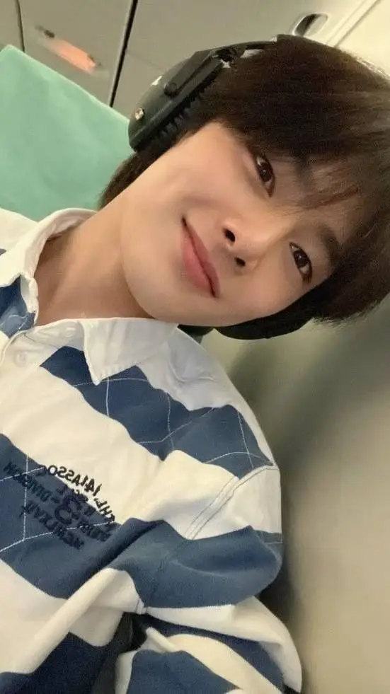 ai character: yang jeongin background