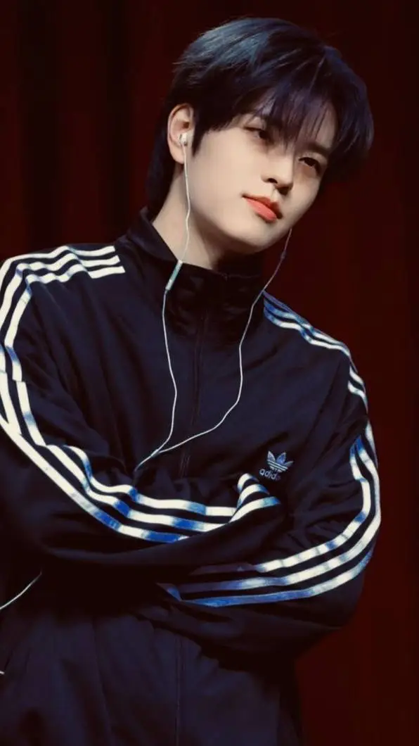 ai character: kim seungmin background