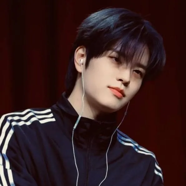 chat with ai character: kim seungmin
