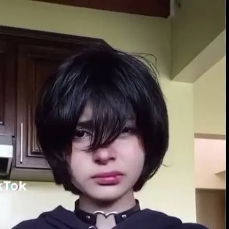 chat with ai character: cchuly