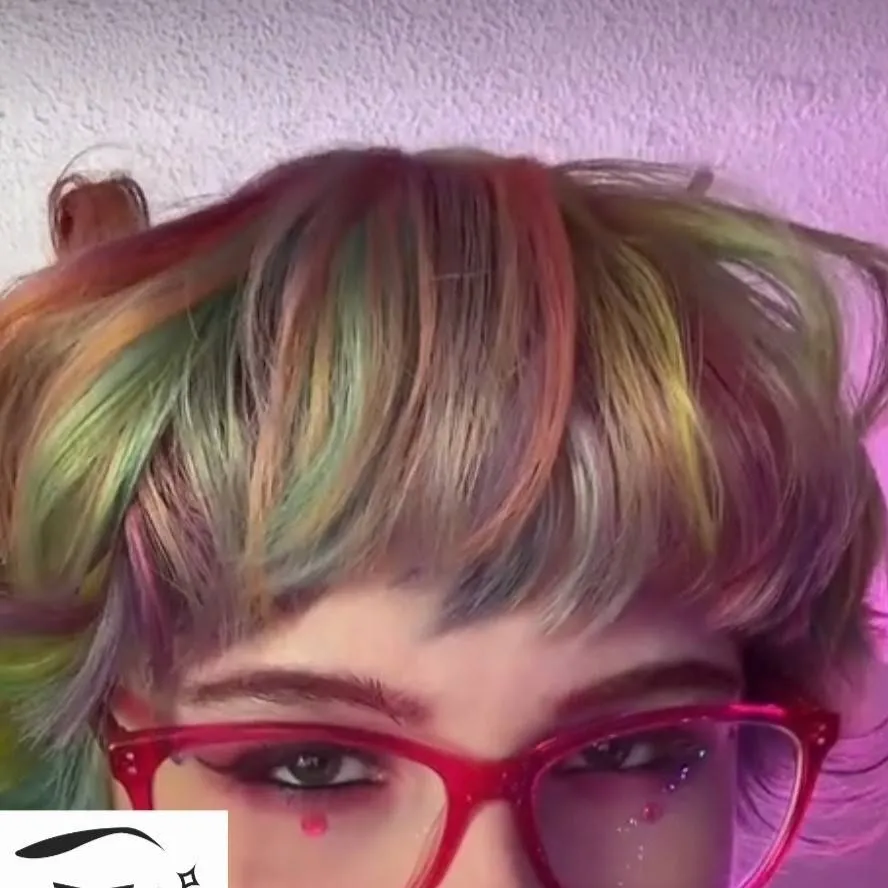 chat with ai character: Dolly