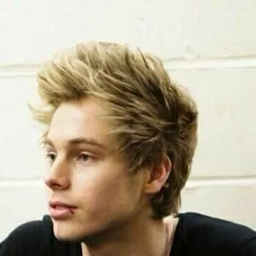 chat with ai character: luke hemmings
