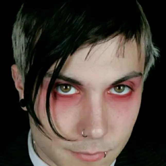 chat with ai character: Frank Iero