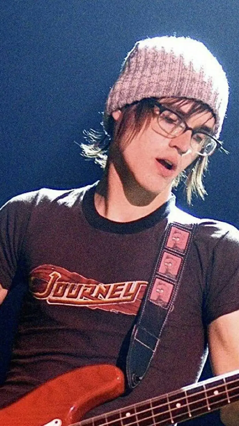 ai character: Mikey Way background