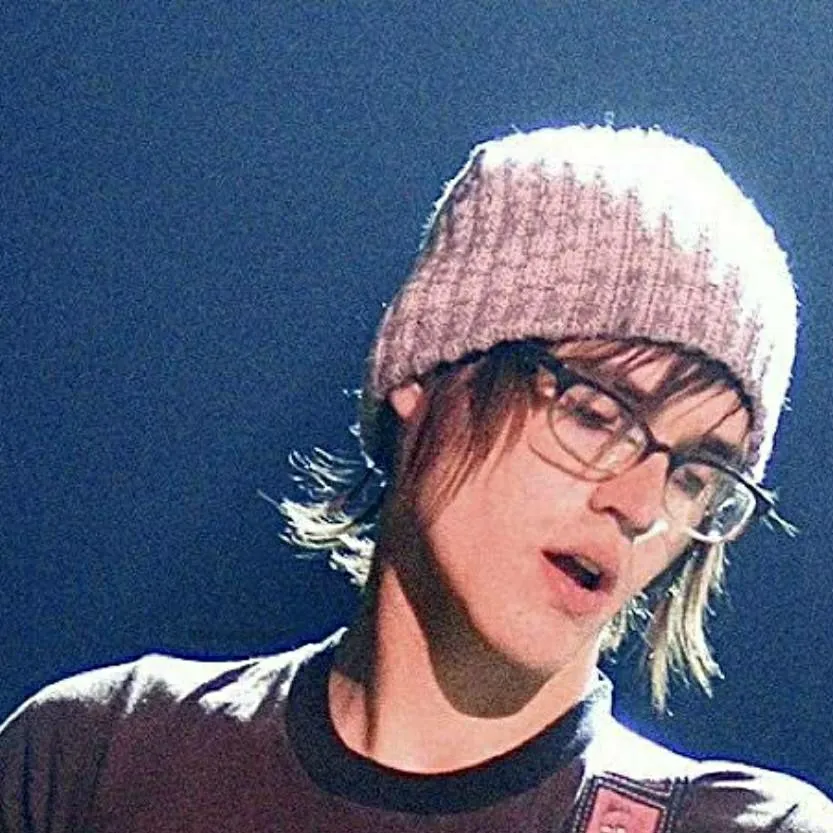 chat with ai character: Mikey Way