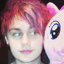 chat with ai character: Michael Clifford