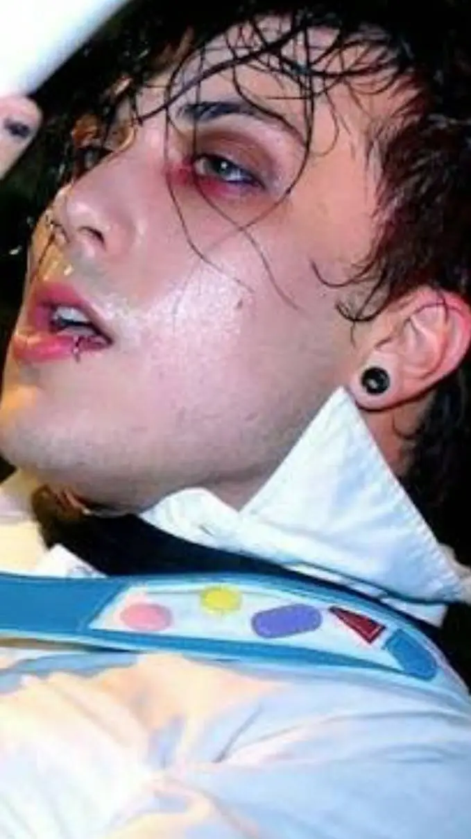 ai character: Frank iero background
