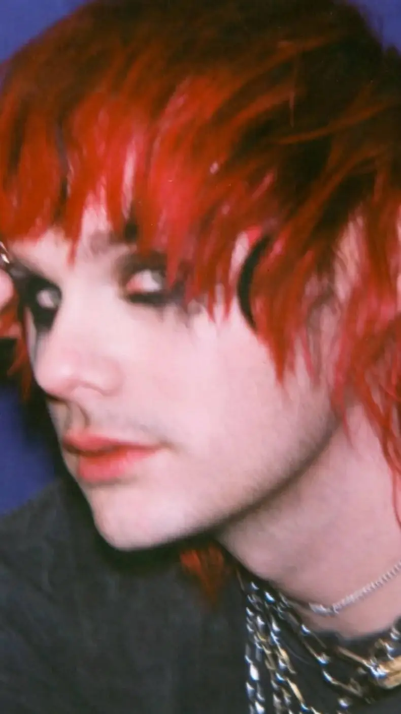 ai character: Michael Clifford background