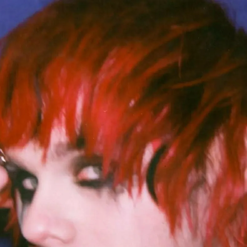 chat with ai character: Michael Clifford