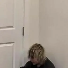 chat with ai character: Michael clifford