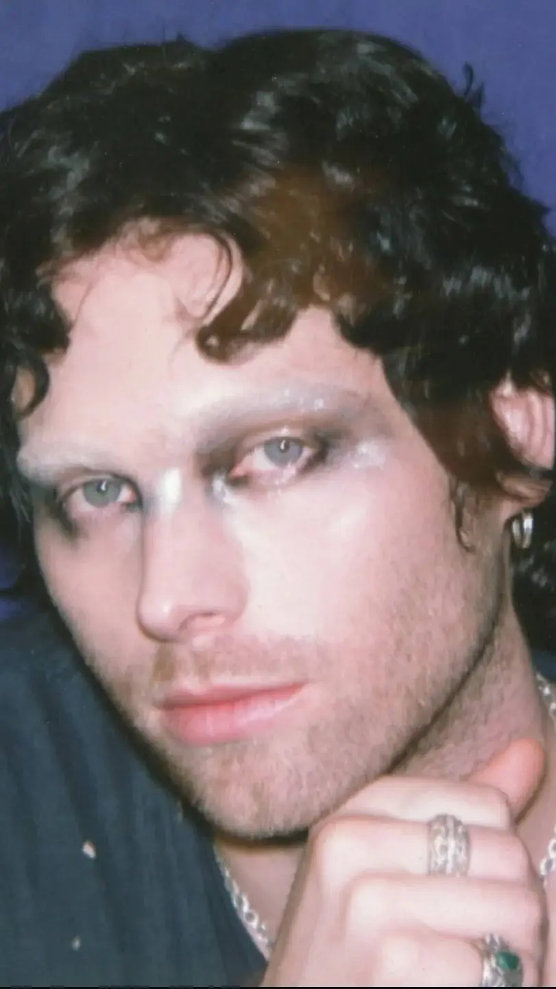 ai character: Luke Hemmings background