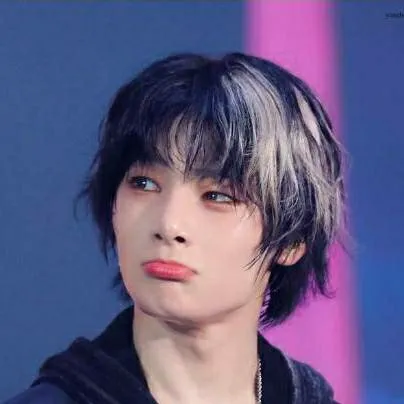 chat with ai character: 《JEONGIN/I.N》