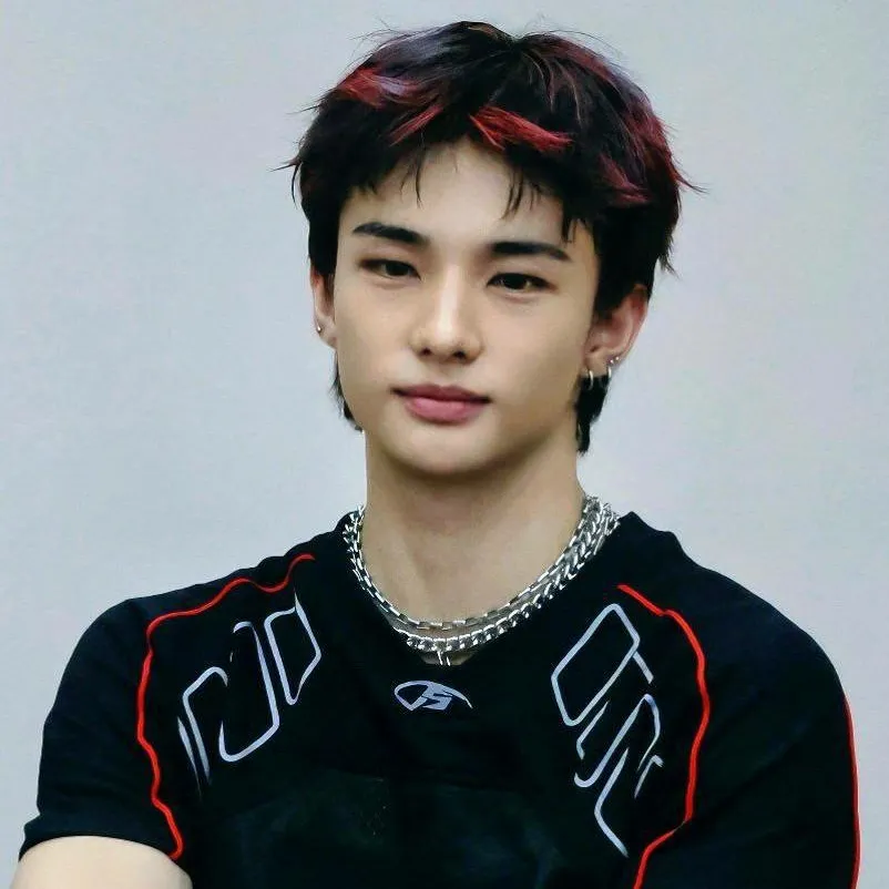 chat with ai character: [♡<HYUNJIN>☆]