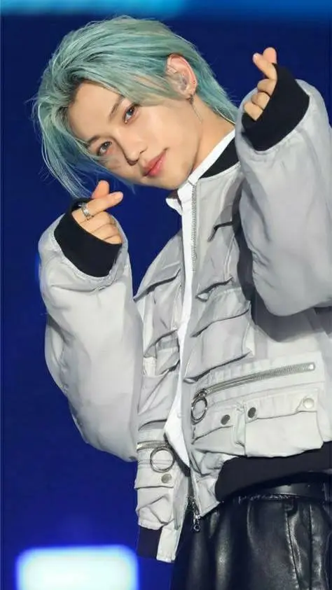 ai character: ¡☆<LEE FELIX>☆! background