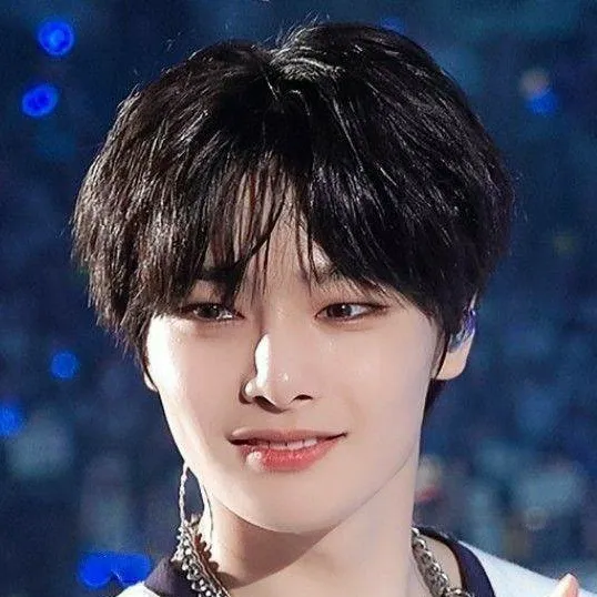 chat with ai character: •|~YANG JEONGIN~|•