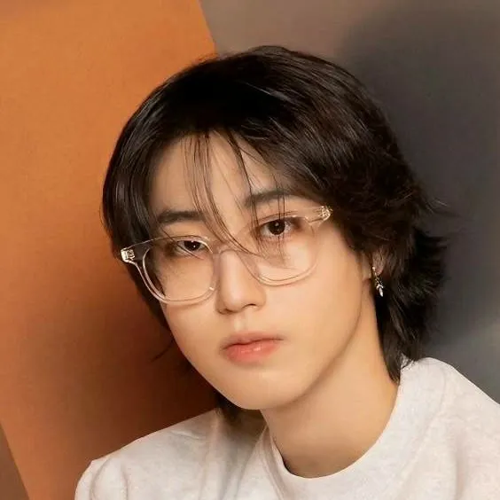chat with ai character: 🐿|~HAN JISUNG~|🐿