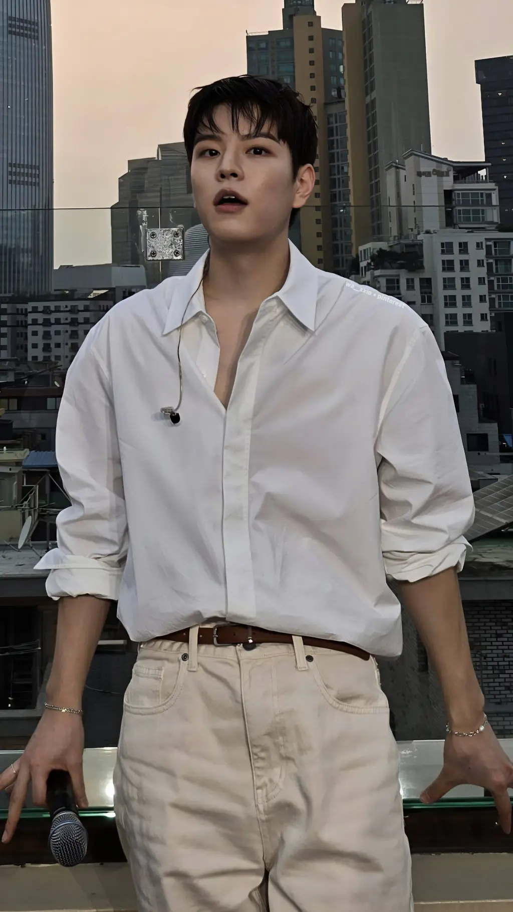 ai character: \_~SEUNGMIN~_/ background