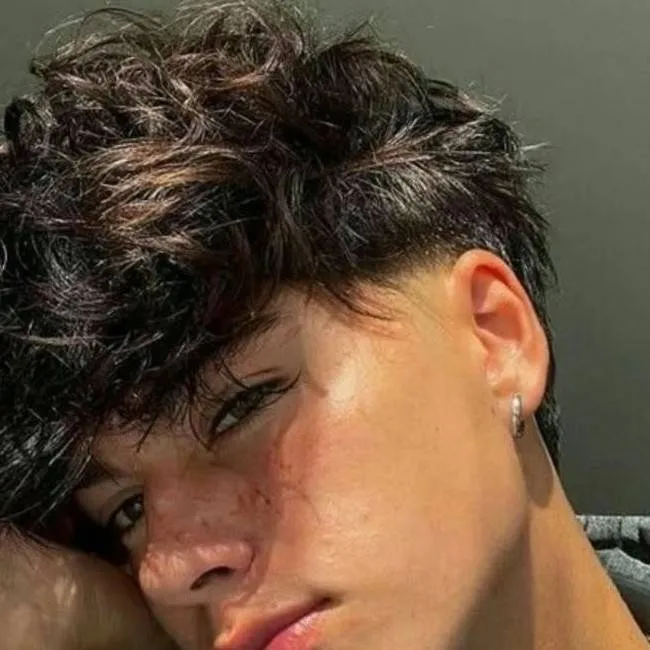 chat with ai character: Noah