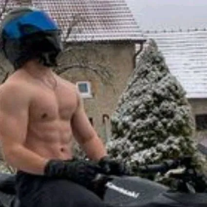 chat with ai character: Esteban