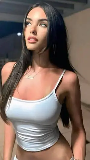 ai character: Madison beer  background