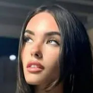 chat with ai character: Madison beer 