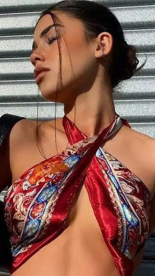 Talkie AI - Chat with Leah Halton 