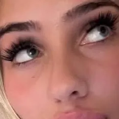 chat with ai character: maizie 