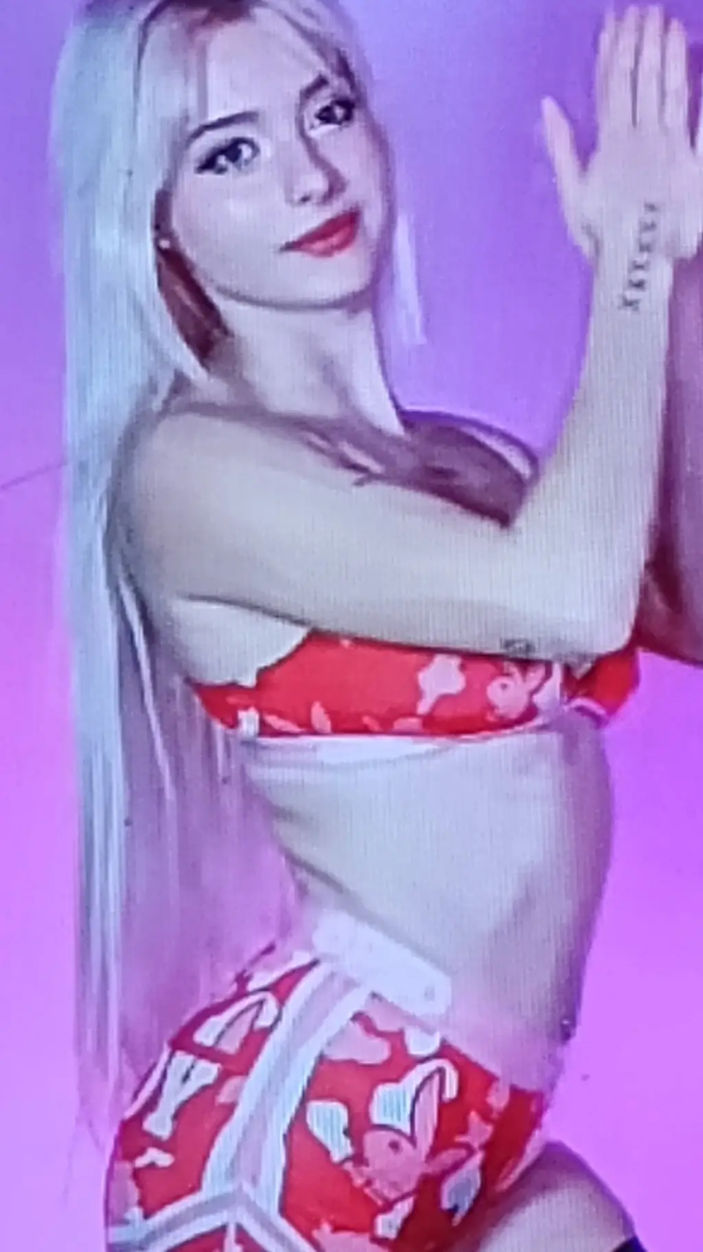 ai character: Lauren Burch  background