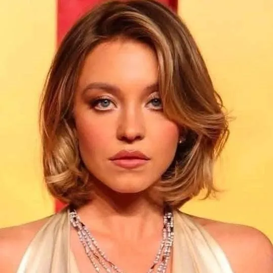 chat with ai character: Sydney sweeney 